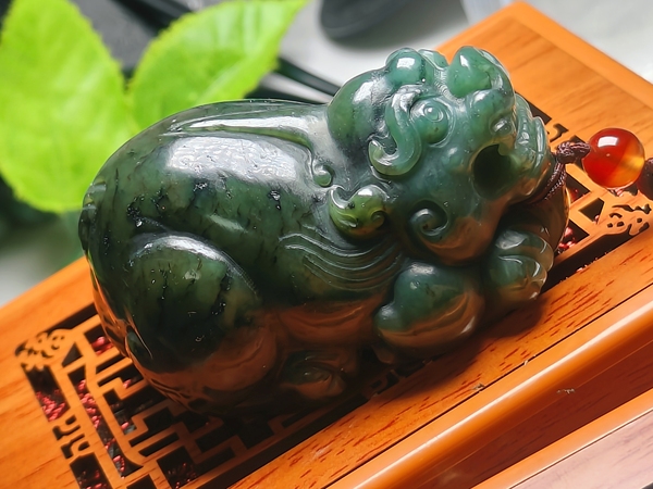古玩轉賣天然和田碧玉瑞獸把件(帶鑒定證書)拍賣，當前價格998元
