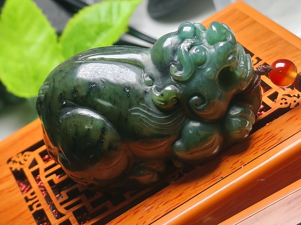 古玩玉器天然和田碧玉瑞獸把件(帶鑒定證書)拍賣，當前價格1580元