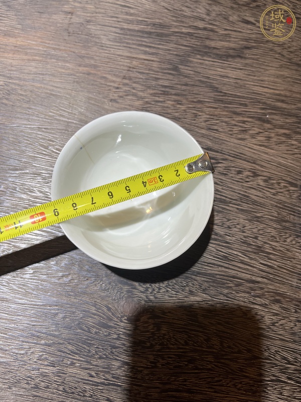 古玩陶瓷松石綠粉彩花卉紋茶碗真品鑒賞圖