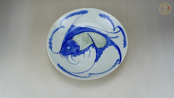 古玩釉下彩魚盤真品鑒賞圖