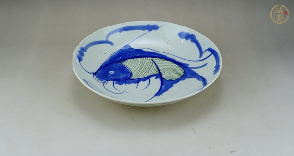 古玩陶瓷釉下彩魚盤真品鑒賞圖