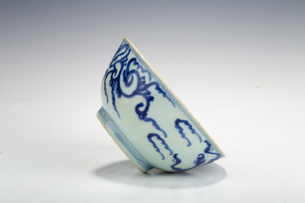古玩陶瓷清雍正·青花夔龍紋碗拍賣(mài)，當(dāng)前價(jià)格376元