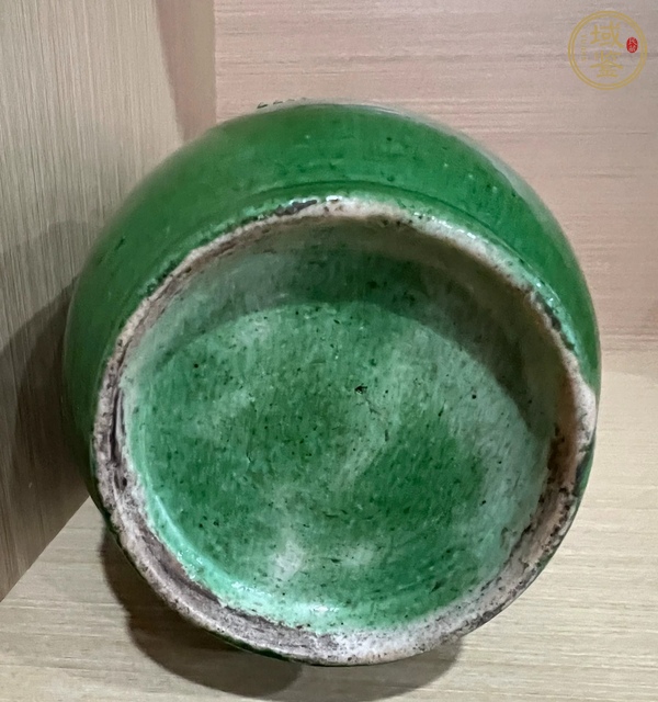 古玩民國素三彩雕瓷棒槌瓶真品鑒賞圖