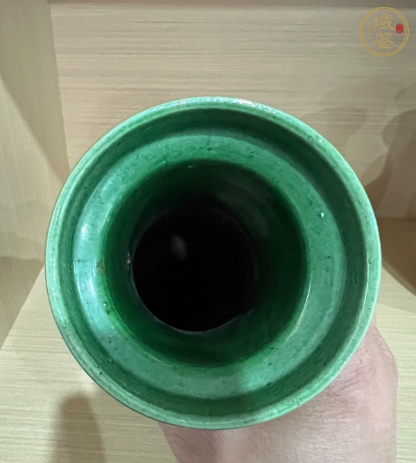 古玩陶瓷民國素三彩雕瓷棒槌瓶真品鑒賞圖