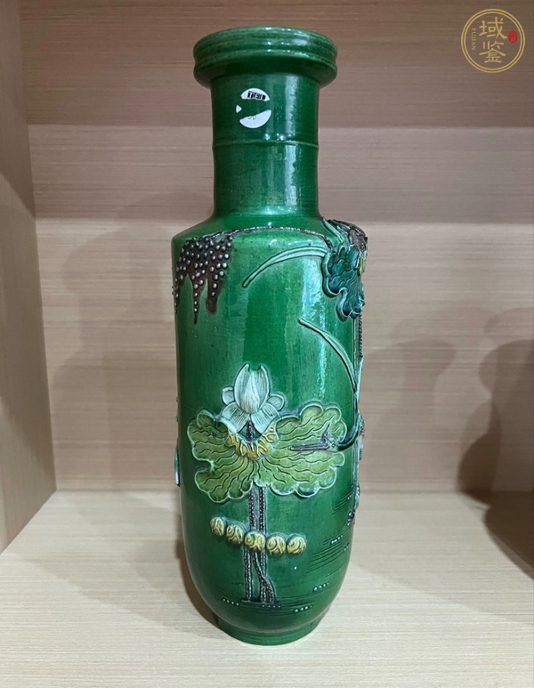 古玩陶瓷民國素三彩雕瓷棒槌瓶真品鑒賞圖