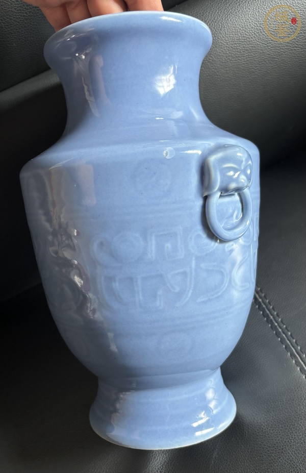 古玩陶瓷天青釉模印花卉雙耳尊真品鑒賞圖
