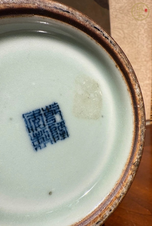 古玩陶瓷豆青釉云紋象耳瓶真品鑒賞圖