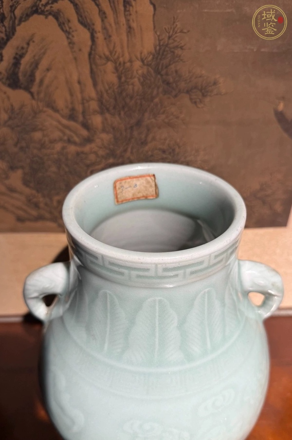 古玩陶瓷豆青釉云紋象耳瓶真品鑒賞圖