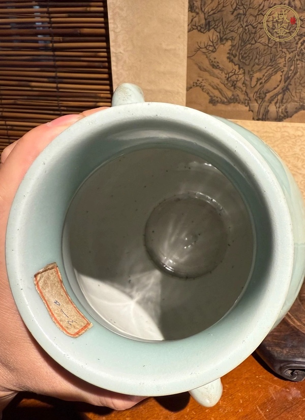 古玩陶瓷豆青釉云紋象耳瓶真品鑒賞圖