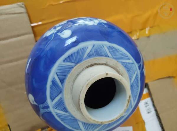 古玩陶瓷青花留白冰梅紋罐真品鑒賞圖