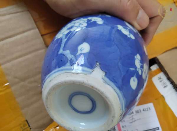 古玩陶瓷青花留白冰梅紋罐真品鑒賞圖