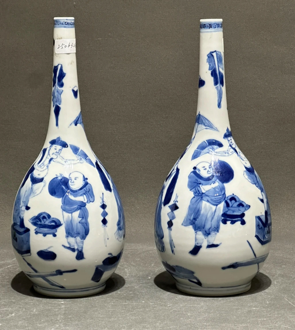 古玩轉(zhuǎn)賣清光緒 青花市井人物故事膽瓶一對拍賣，當(dāng)前價(jià)格2800元