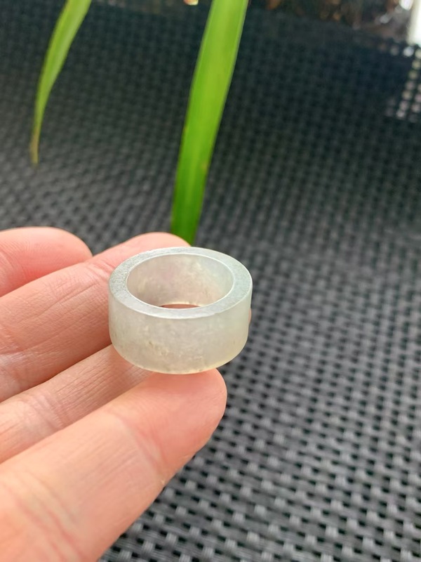 古玩玉器清代翡翠雕“素紋戒指”拍賣，當前價格3800元
