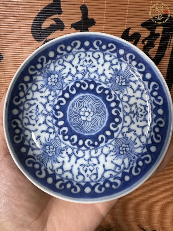 古玩陶瓷青花淡描花卉紋盤真品鑒賞圖