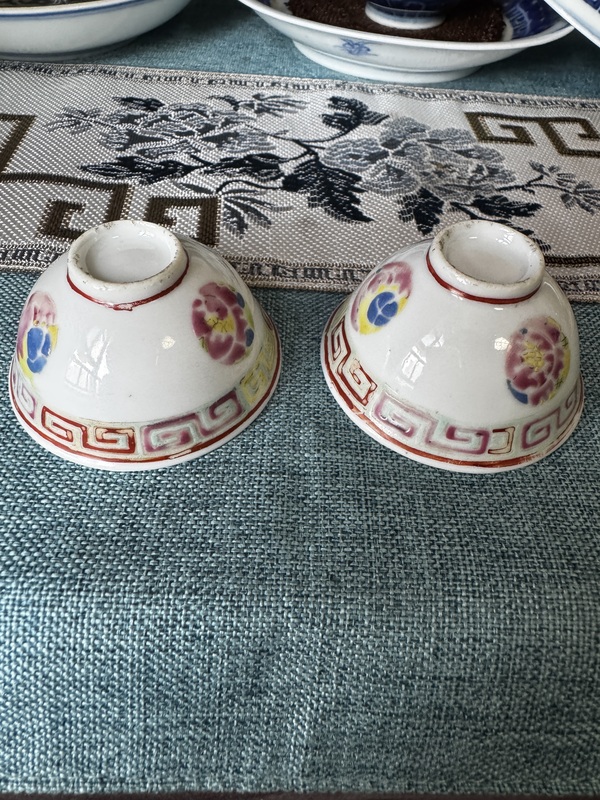 古玩轉(zhuǎn)賣粉彩皮球花杯（一對）拍賣，當(dāng)前價(jià)格2800元