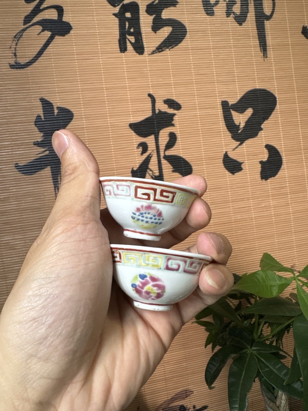 古玩陶瓷粉彩皮球花杯（一對）拍賣，當(dāng)前價(jià)格1000元