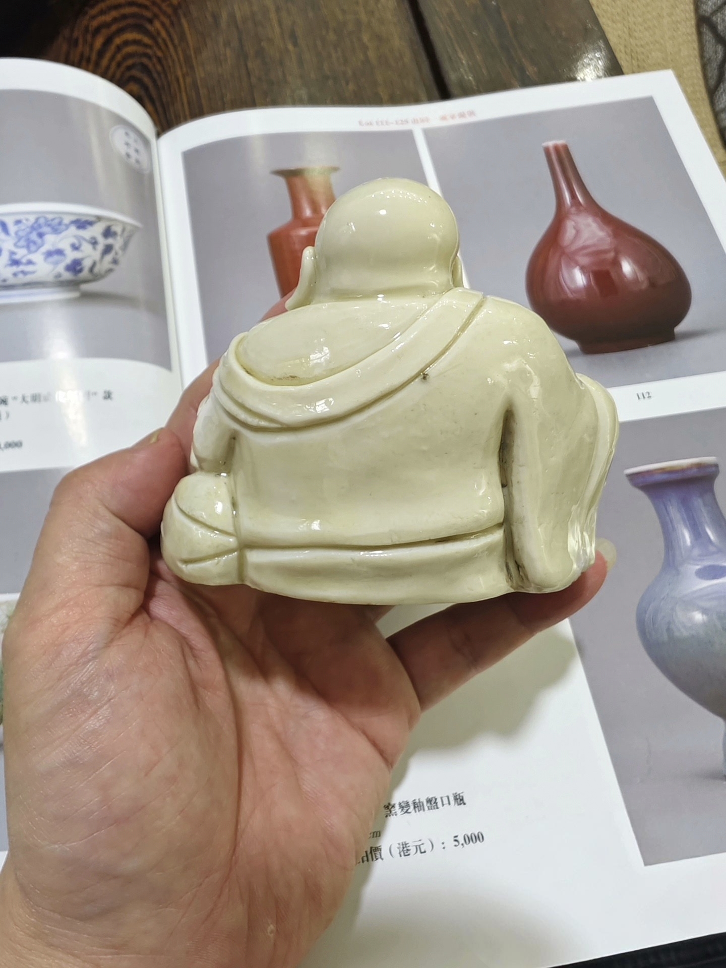 彌勒佛 陶瓷 德化窯 時代物 中國古玩 古美術 何朝宗印在銘 彌勒佛 陶瓷 德化窯 時代物 中國古玩 古美術 何朝宗印在銘