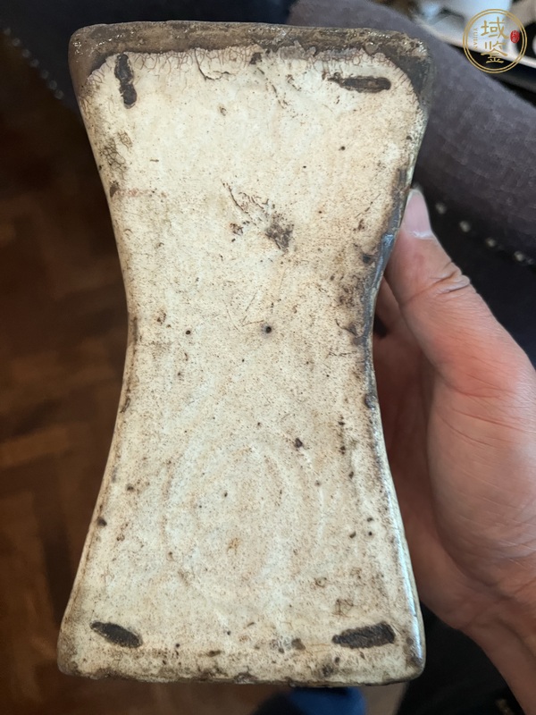 古玩白釉印花枕真品鑒賞圖