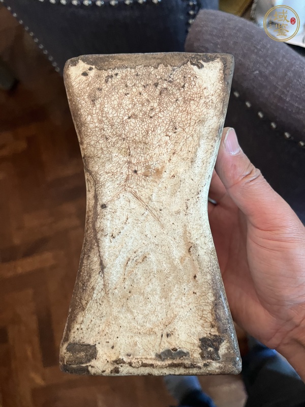 古玩陶瓷白釉印花枕真品鑒賞圖