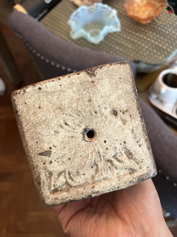 古玩陶瓷白釉印花枕真品鑒賞圖