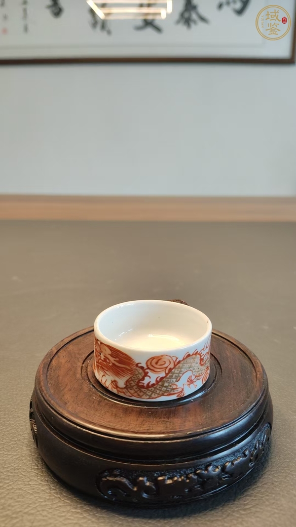 古玩民國礬紅龍紋繡眼鳥食杯真品鑒賞圖