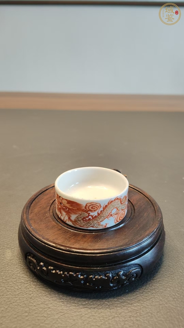 古玩陶瓷民國礬紅龍紋繡眼鳥食杯真品鑒賞圖