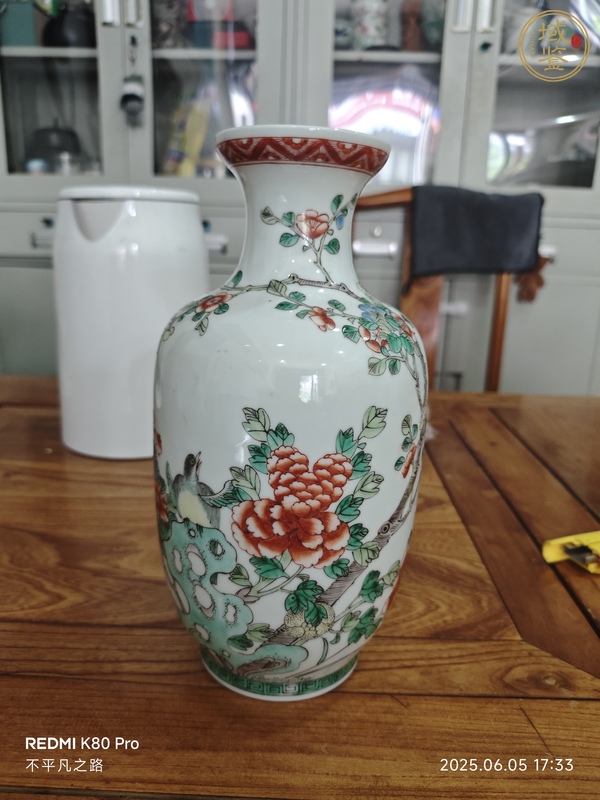 古玩陶瓷五彩洞石花鳥紋盤口瓶真品鑒賞圖