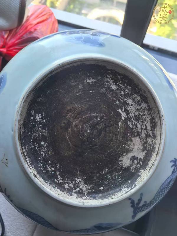 古玩陶瓷過墻龍紋青花盤真品鑒賞圖