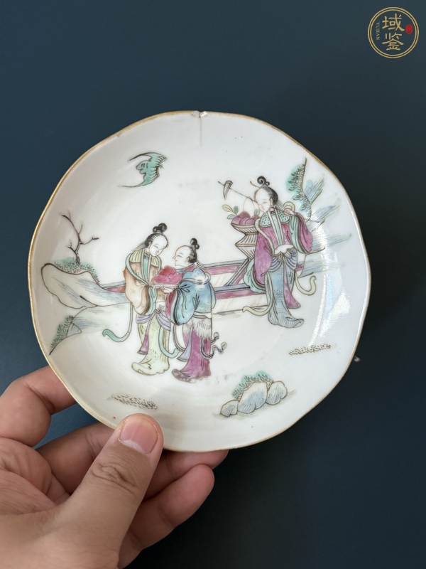 古玩陶瓷人物紋粉彩盤真品鑒賞圖