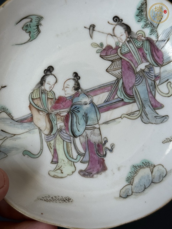 古玩陶瓷人物紋粉彩盤真品鑒賞圖