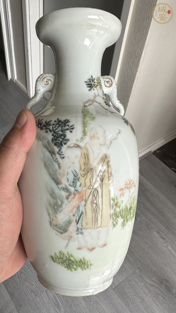 古玩陶瓷淺絳彩雙象鼻耳人物紋瓶真品鑒賞圖