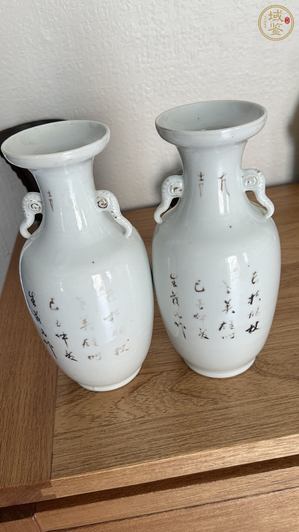 古玩陶瓷淺絳彩雙象鼻耳人物紋瓶真品鑒賞圖