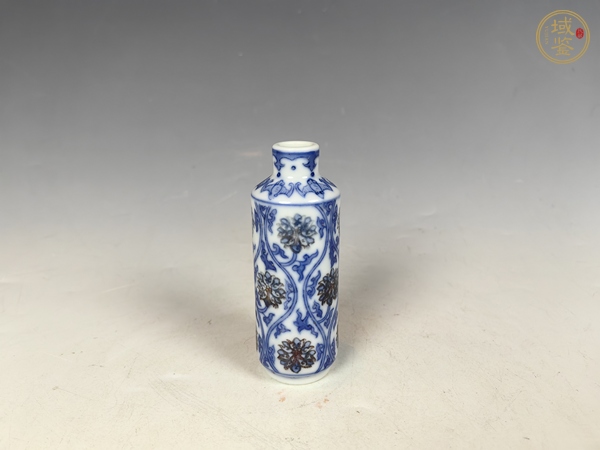 古玩陶瓷清中晚青花釉里紅纏枝蓮紋鼻煙壺真品鑒賞圖