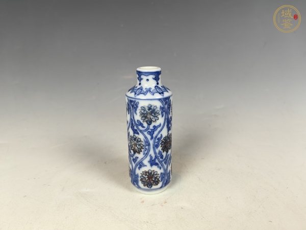 古玩陶瓷清中晚青花釉里紅纏枝蓮紋鼻煙壺真品鑒賞圖