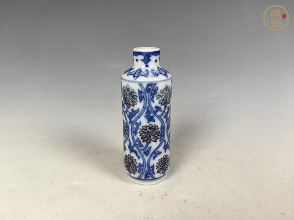 古玩陶瓷清中晚青花釉里紅纏枝蓮紋鼻煙壺真品鑒賞圖