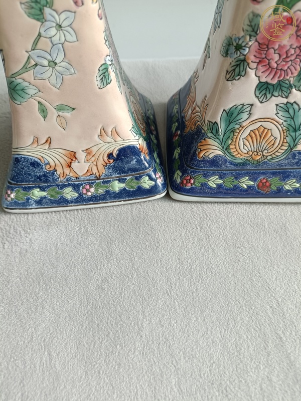 古玩陶瓷彩繪花卉紋燭臺真品鑒賞圖