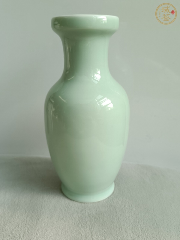 古玩陶瓷豆青釉瓶真品鑒賞圖