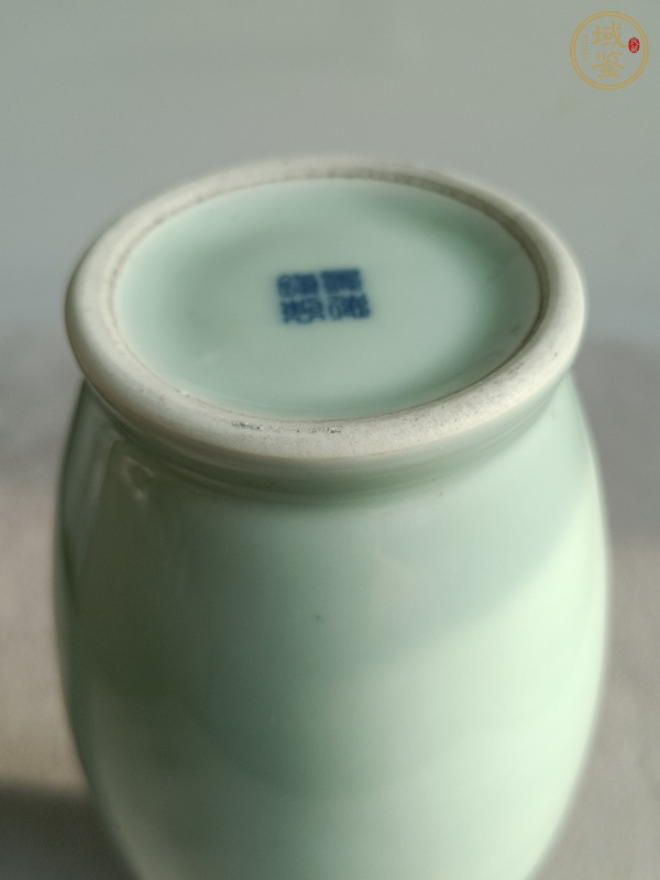 古玩陶瓷豆青釉瓶真品鑒賞圖