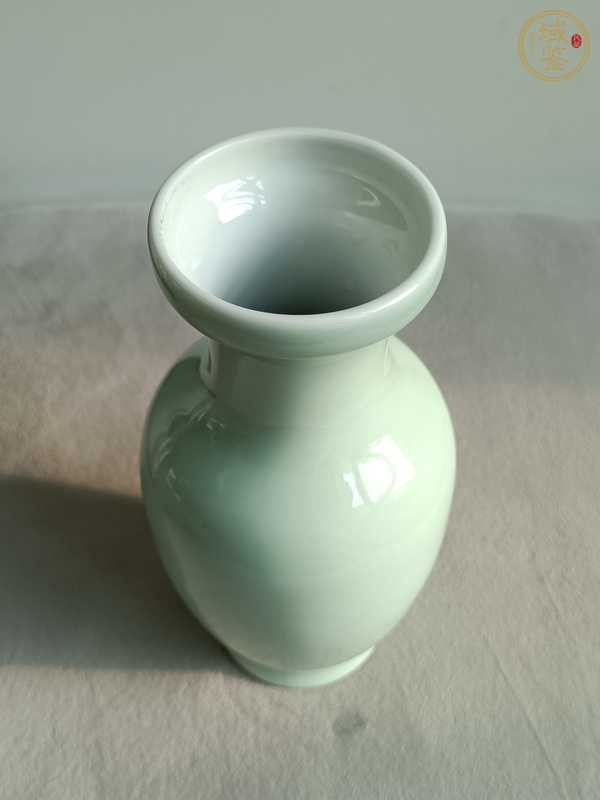 古玩豆青釉瓶真品鑒賞圖
