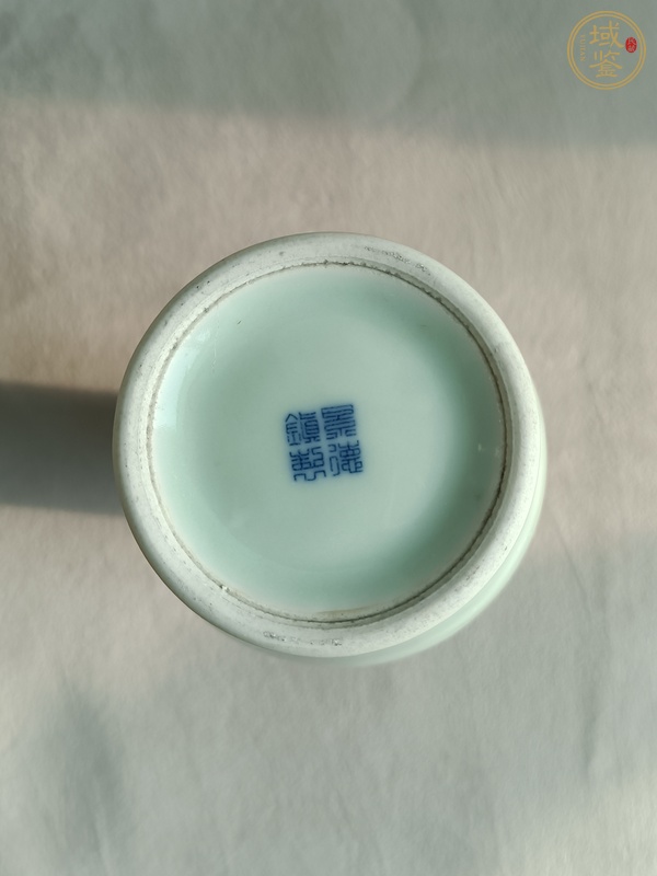 古玩陶瓷豆青釉瓶真品鑒賞圖