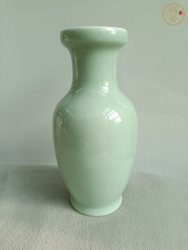 古玩陶瓷豆青釉瓶真品鑒賞圖