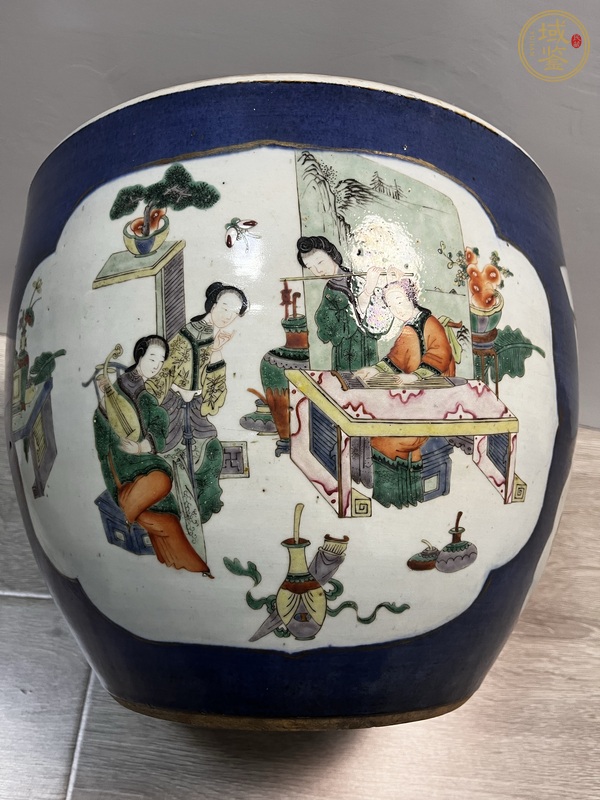 古玩陶瓷藍釉地開光五彩人物花鳥紋缸真品鑒賞圖