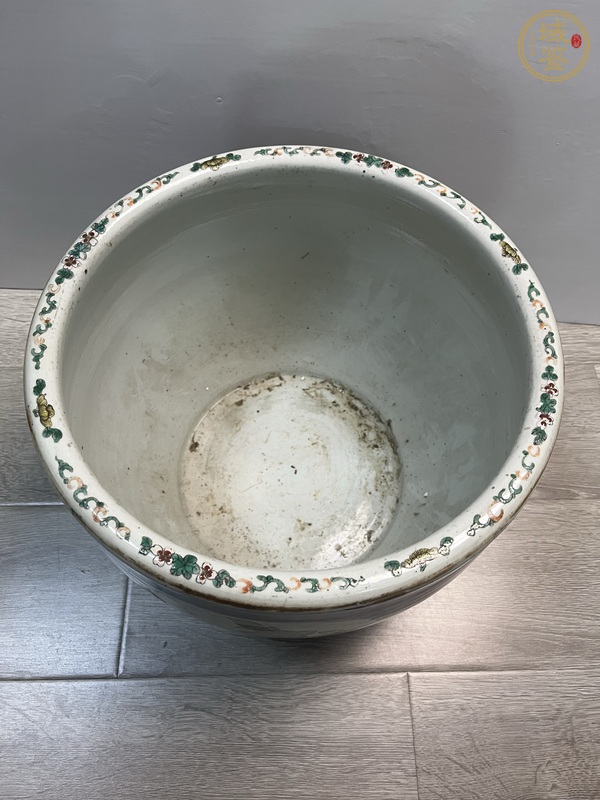 古玩陶瓷藍釉地開光五彩人物花鳥紋缸真品鑒賞圖
