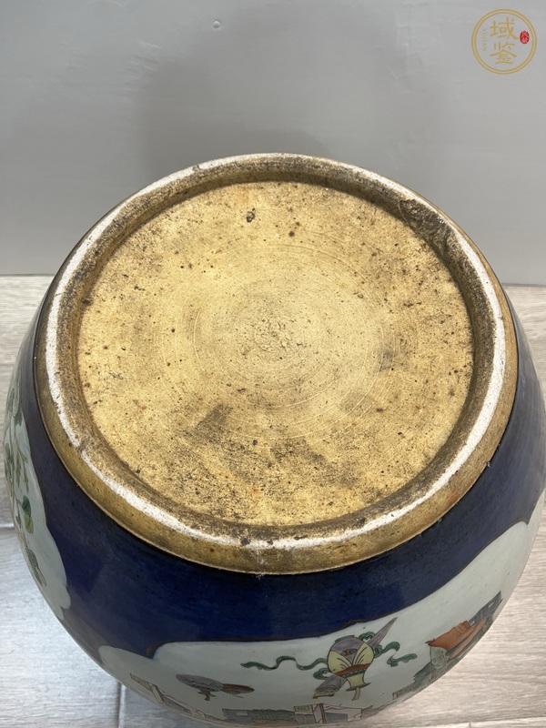 古玩陶瓷藍釉地開光五彩人物花鳥紋缸真品鑒賞圖