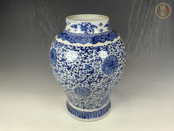 古玩陶瓷清雍正仿永宣纏枝蓮紋青花將軍罐真品鑒賞圖