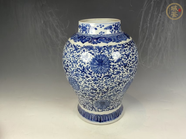 古玩陶瓷清雍正仿永宣纏枝蓮紋青花將軍罐真品鑒賞圖