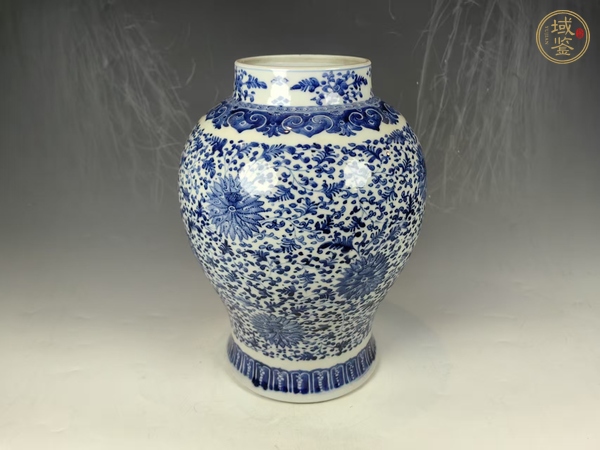 古玩陶瓷清雍正仿永宣纏枝蓮紋青花將軍罐真品鑒賞圖