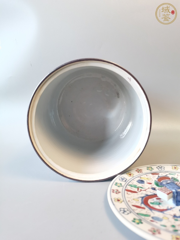 古玩陶瓷龍鳳紋青花五彩蓋罐真品鑒賞圖