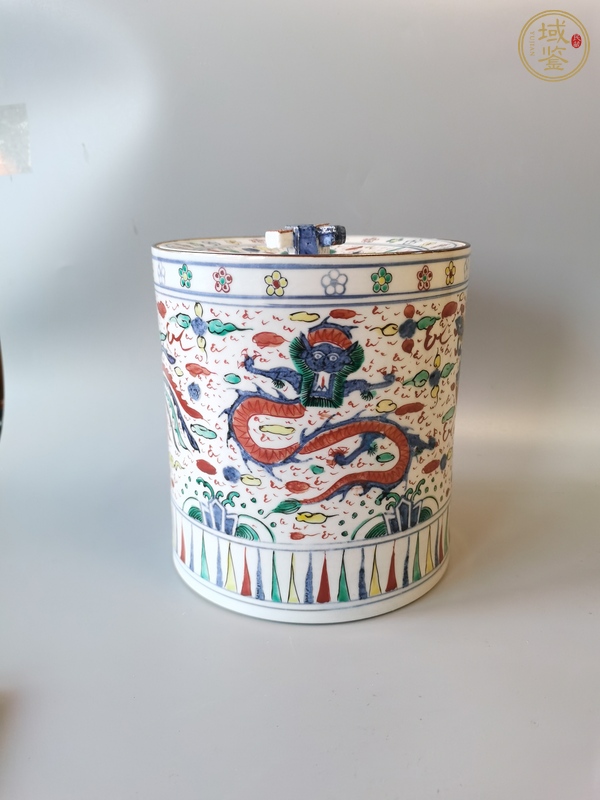 古玩龍鳳紋青花五彩蓋罐真品鑒賞圖