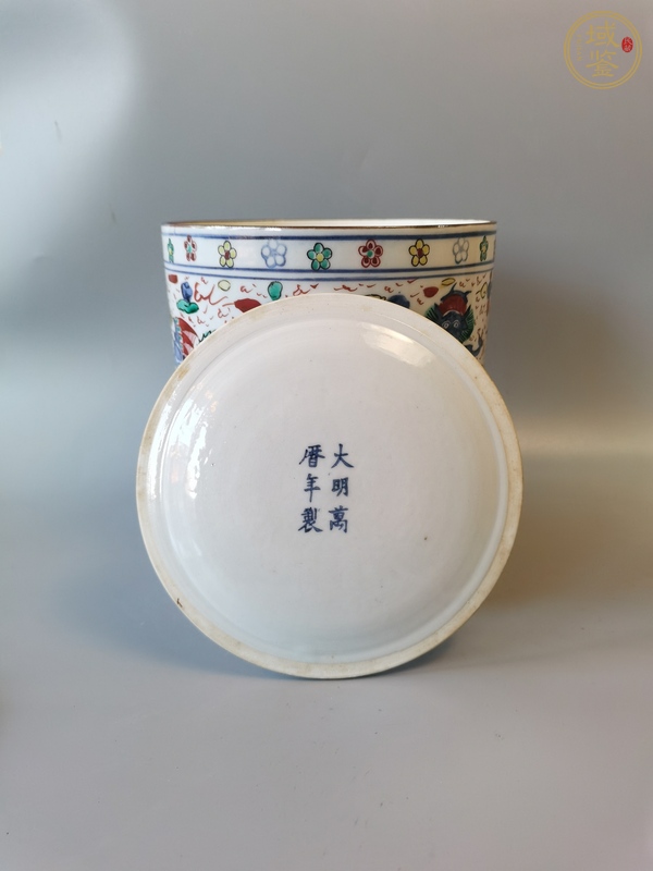 古玩陶瓷龍鳳紋青花五彩蓋罐真品鑒賞圖